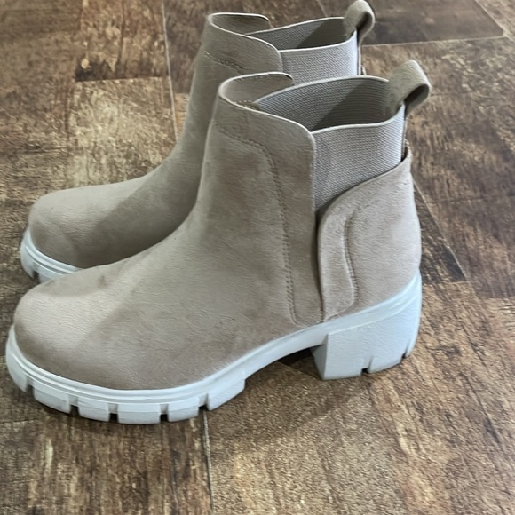 Soda Women's Faux SuedeChelsea Pull on ug Ankle Boots, Clay Color - Light Tan - Picture 7 of 8